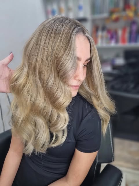 Žiarivé blond